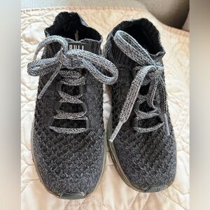 Nobull Women charcoal black with army green soles size 7  Knit Sneakers